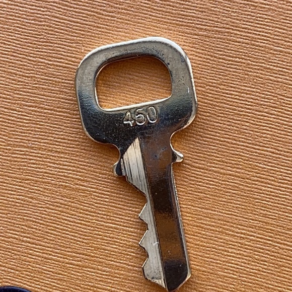 Authentic LV key only - Picture 6 of 8